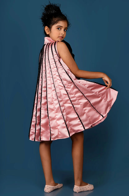 Subtle Pink Meets Black Bow in This Chic Pleated Dress